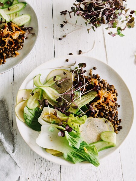 Linsensalat mit Pak Choi, Birnen &amp; Microgreens - Linsensalat mit Pak Choi, Birnen &amp; Microgreens