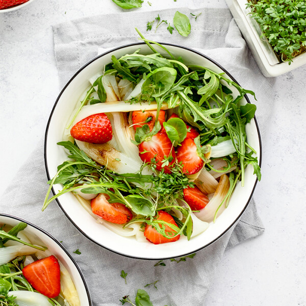 Spargelsalat mit Erdbeeren &amp; Microgreens - Spargelsalat mit Erdbeeren &amp; Microgreens