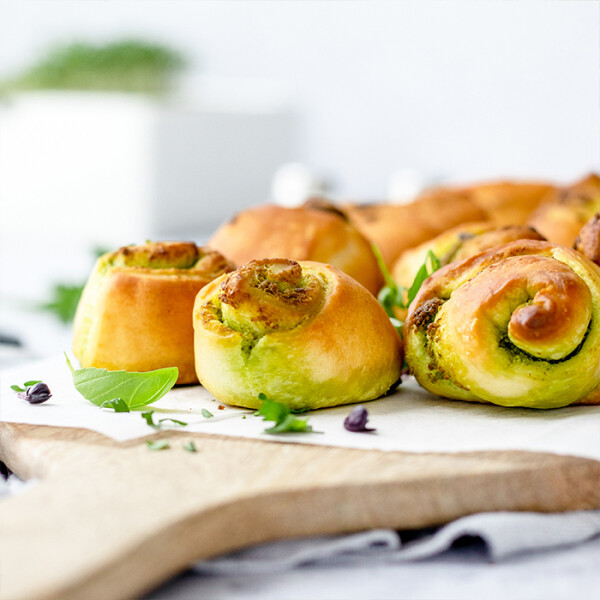 Pizzaschnecken mit Bärlauch-Microgreens-Pesto - Pizzaschnecken mit Bärlauch-Microgreens-Pesto
